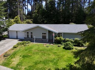 936 Helen Ln, Brookings, OR 97415
