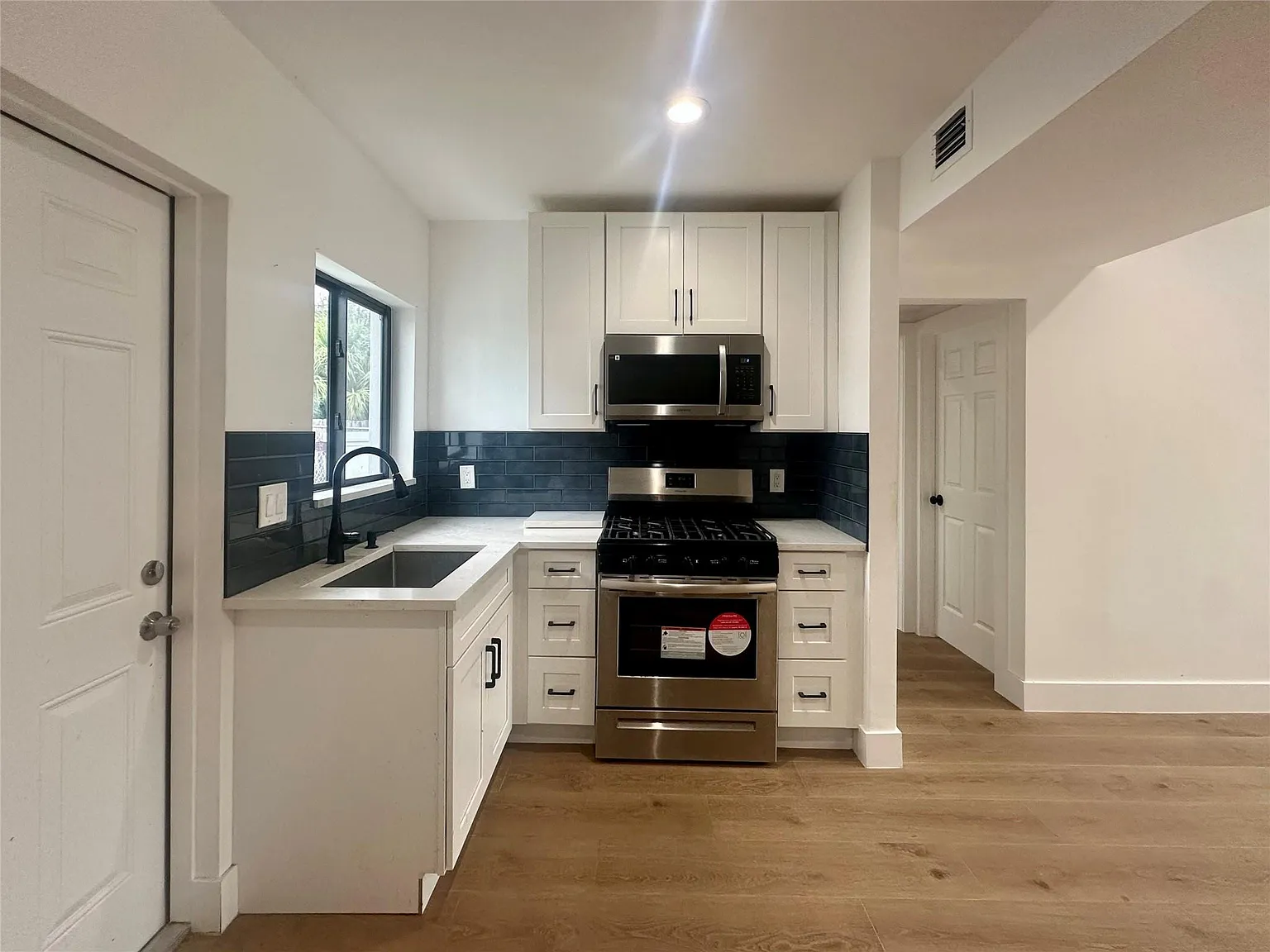 2-1 with Washer and Dryer — Photo 4