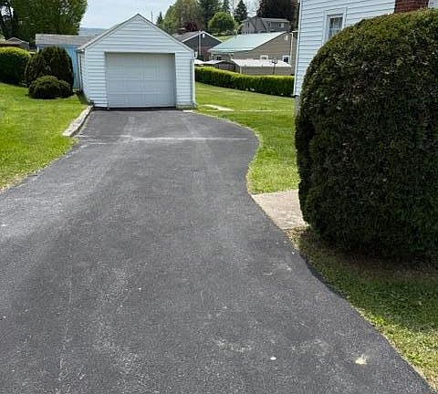 3rd image of 110 Colfelt Ln