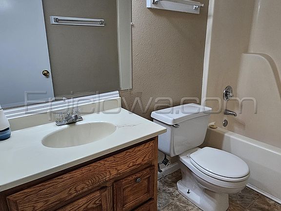 4th image of 1209 O Avenue Pl NE #1