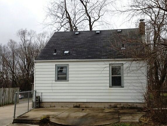 3rd image of 3320 Arline Ave