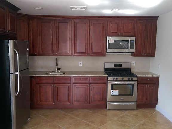 3rd image of 7 Satinwood St