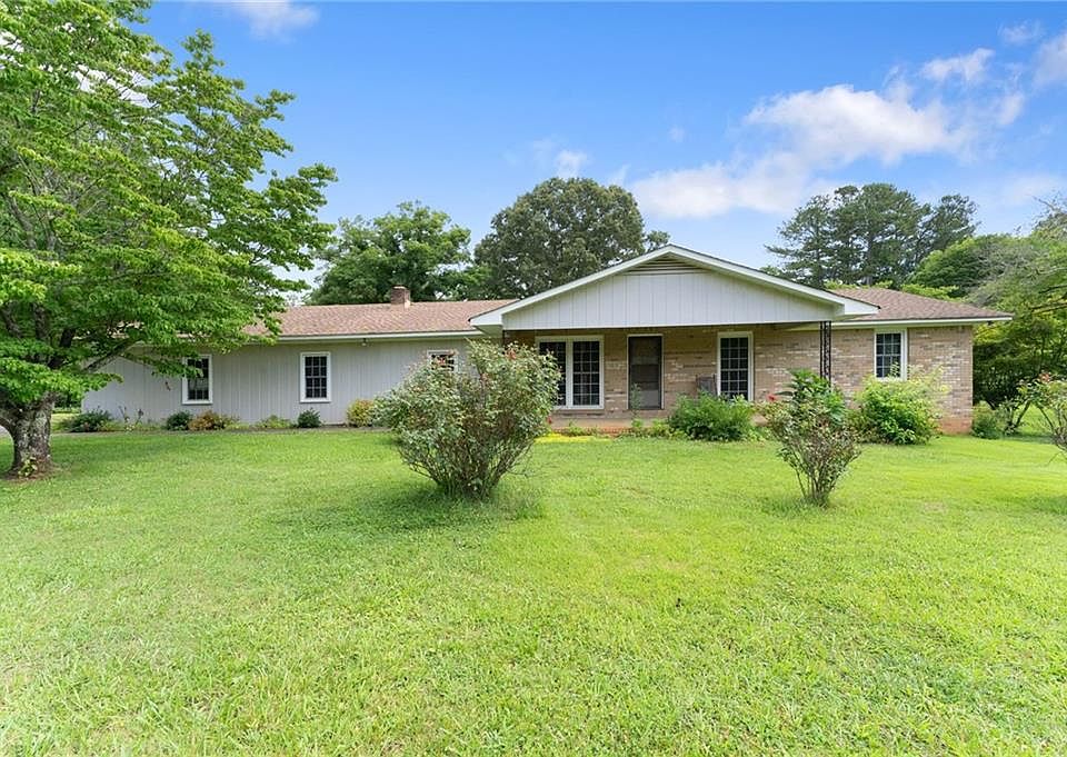 1st image of 34 Oakmont Dr