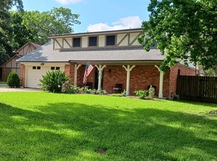 60 Thistle Ct, Lake Jackson, TX 77566