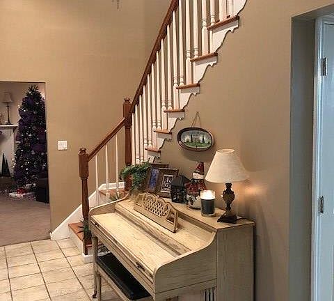 3rd image of 182 Meadowview Ln