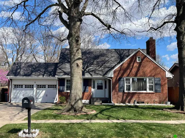 2210 N 61st St, Lincoln, NE 68505