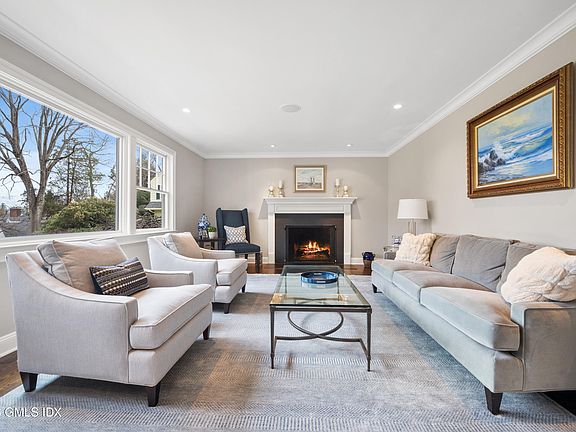 4th image of 15 Pell Pl
