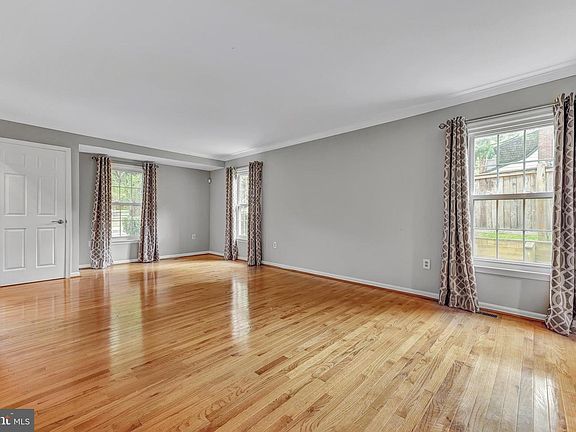 4th image of 302 Bristol Downs Dr