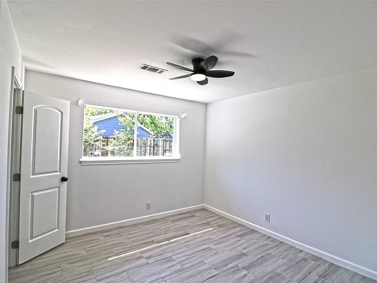 9211 Blankenship Dr — Photo 15