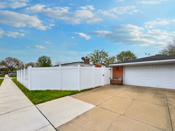4585 Buckingham Dr, Warren, MI 48092