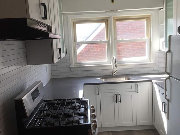 4th image of 124 Van Cortlandt Ave Floor 1