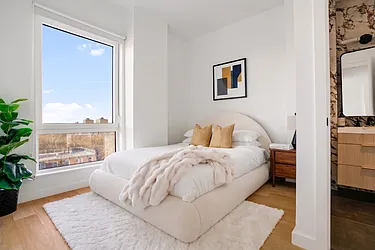 11-14 35th Avenue, #605