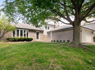 7228 Kidwell Rd, Downers Grove, IL 60516