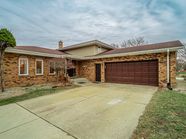 9439 Walnut Dr, Munster, IN 46321