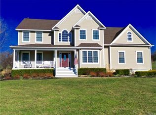 1 Trails Point Dr, Campbell Hall, NY 10916