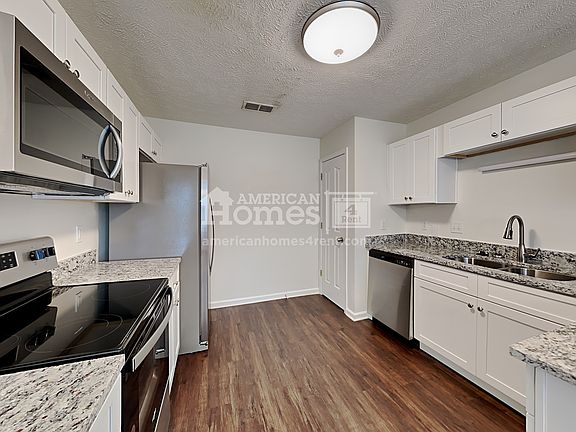 5th image of 3170 Holsted Dr