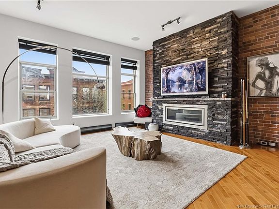 3rd image of 850 Main St #303