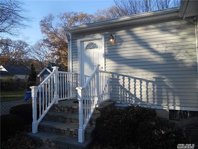 1st image of 118 N Evergreen Dr