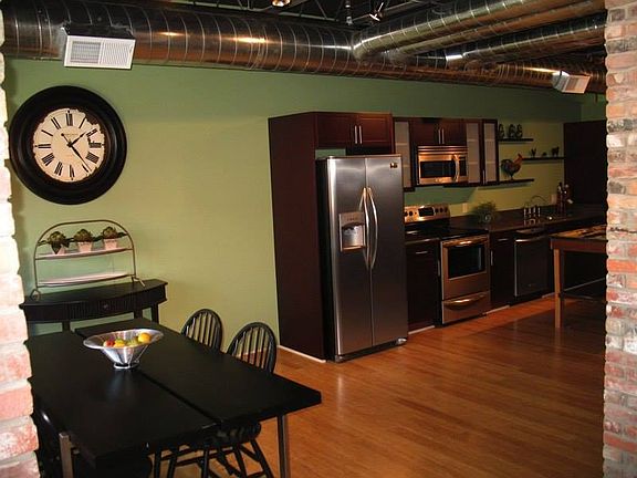 Kitchen/Dining 
(note: unit is unfurnished)