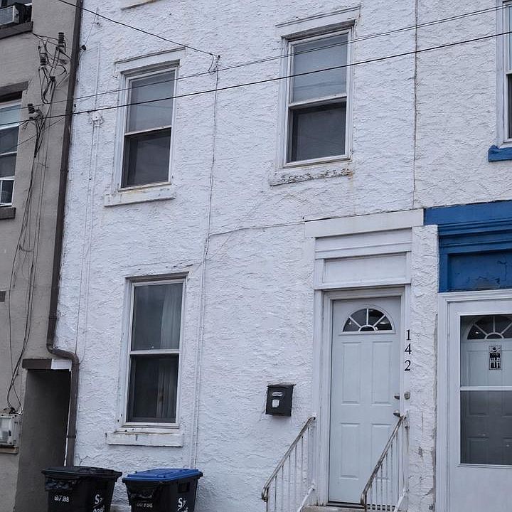 1st image of 142 W Penn St
