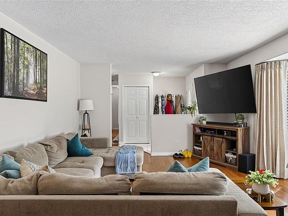 4th image of 4269 Wellington Ave