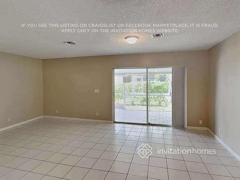4728 SW 13th Pl — Photo 4