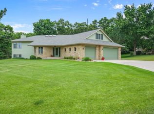 N886 Club Circle Dr, Prairie Du Sac, WI 53578
