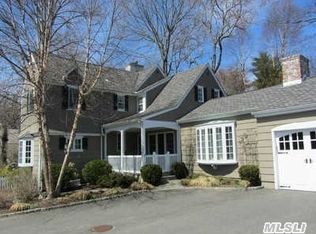 16 Wincoma Dr, Halesite, NY