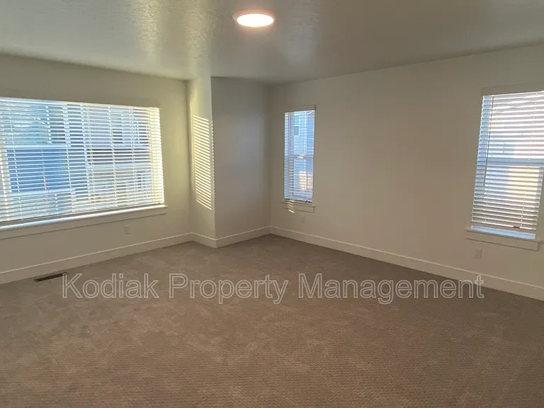 1087 N 1840 W — Photo 4