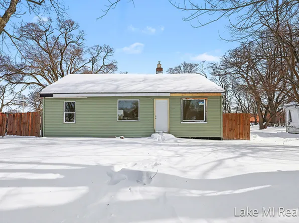 2304 Dyson St, Muskegon Heights, MI 49444