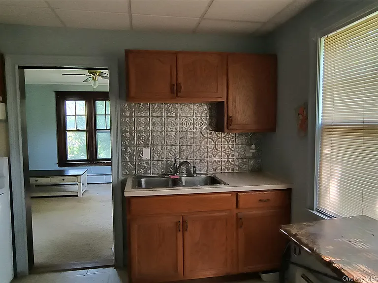 210 Manchester Rd — Photo 3