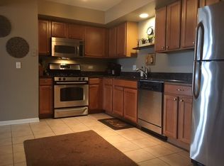 8010 River Walk Dr APT 6D, Lyons, IL 60534