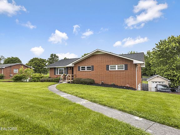2nd image of 6925 Clowers Dr