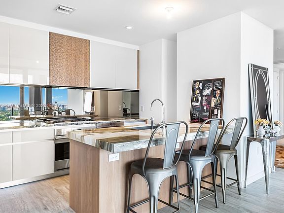 3rd image of 2831 S Bayshore Dr Unit 2106