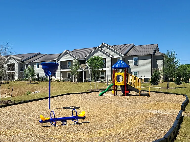 Western Springs Apartments — Photo 17