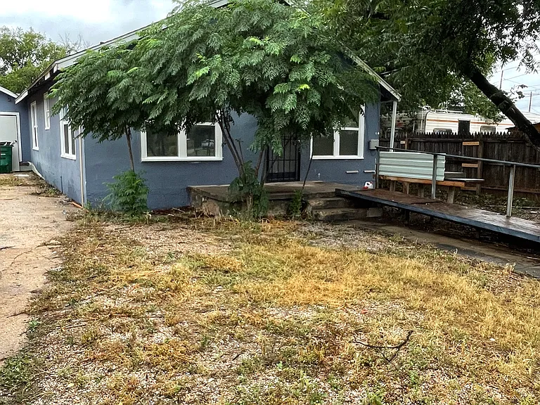 513 Powell St — Photo 2