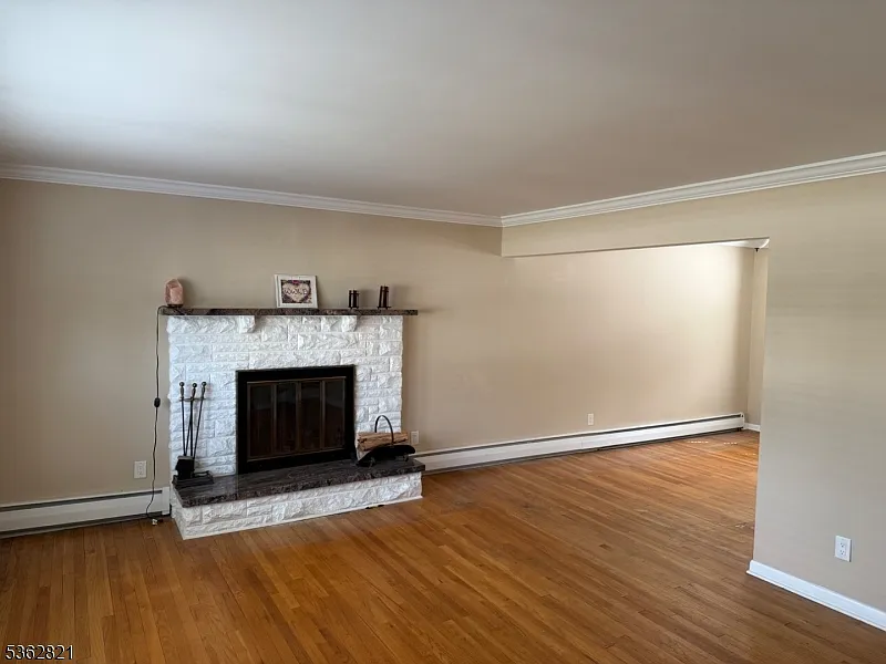 4 bed, 1.5 bath, $4,300 — Photo 3