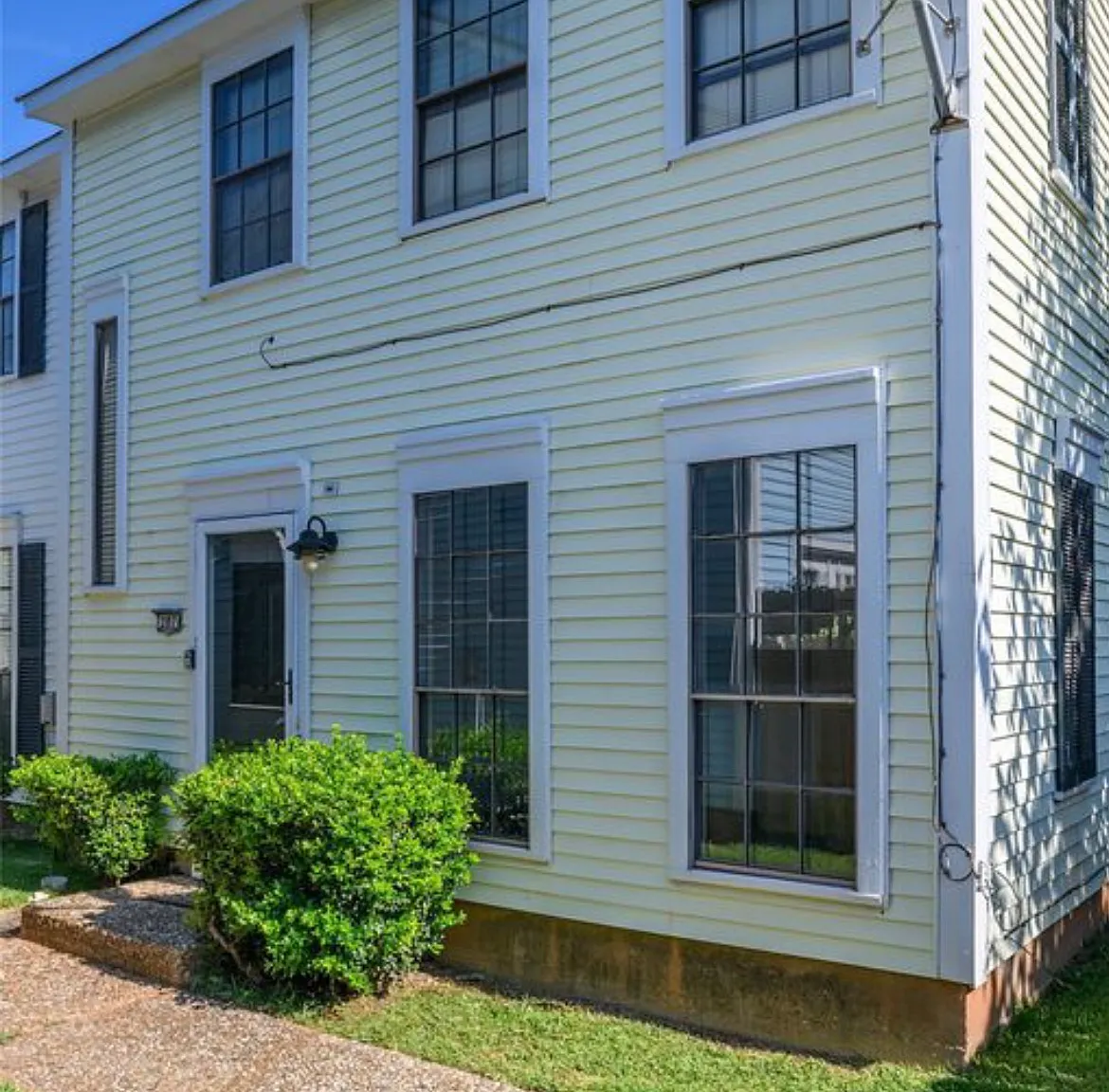 2 bed, 970 sqft, $1,280 — Photo 1
