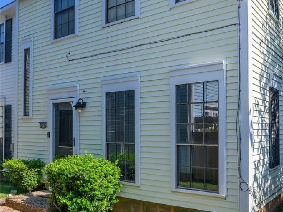 207 Settlers Park Dr
