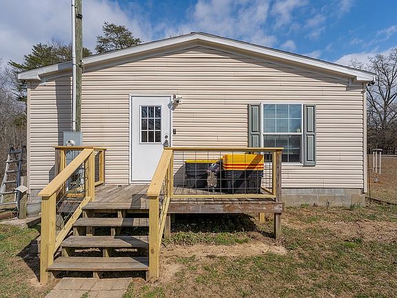 4th image of 582 Doug Luna Rd