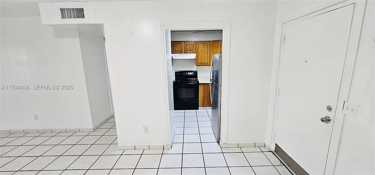 Building Photo - 6820 W Flagler St #105