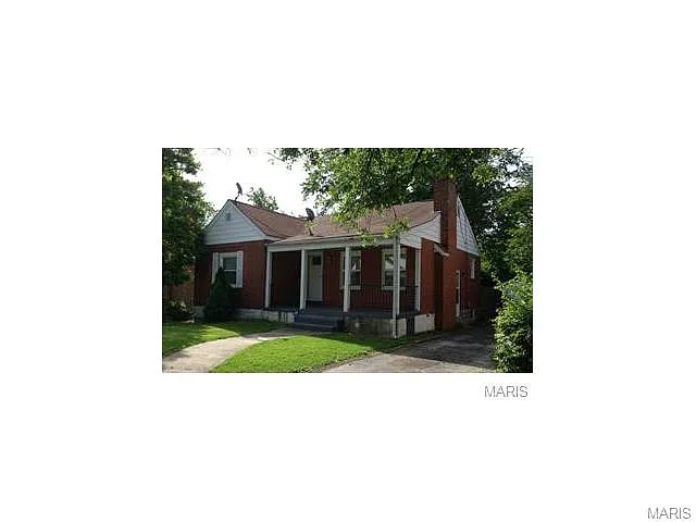 20 Patricia Ave photo 1