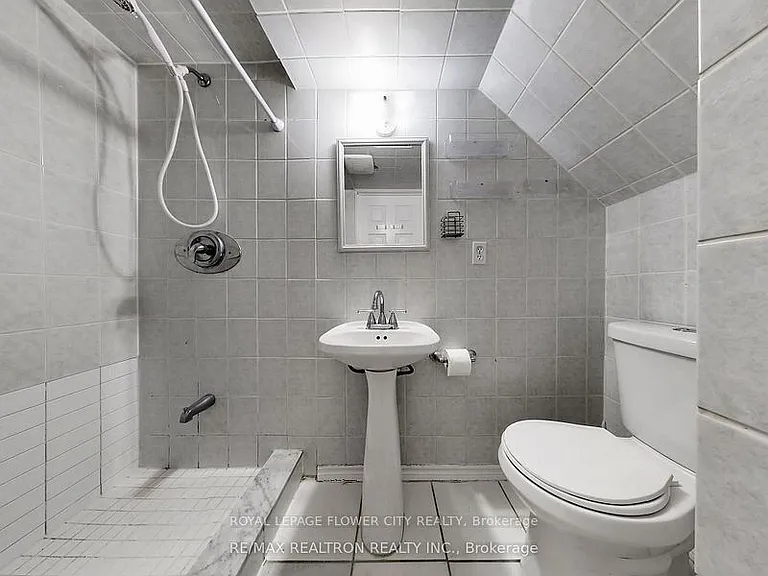 60 Colombo Cres #BASEMENT — Photo 9