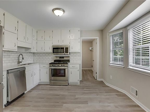 5th image of 145 Old Lantern Dr