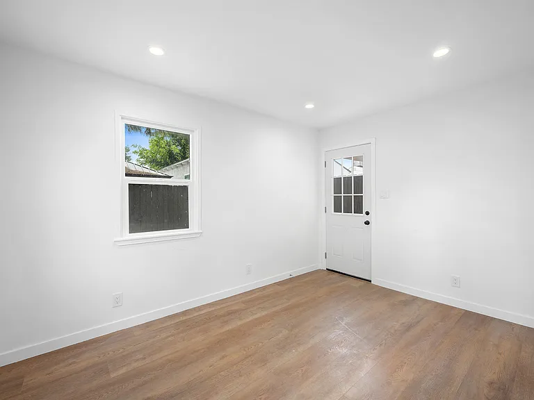 312 W Cedar Ave — Photo 15