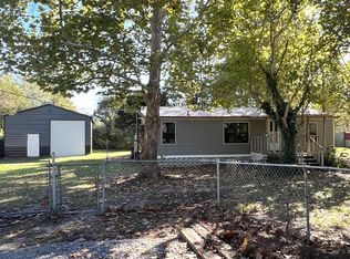 960 J Saunders Rd, Slocomb, AL 36375