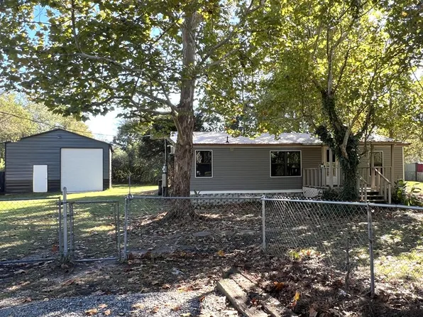 960 J Saunders Rd, Slocomb, AL 36375