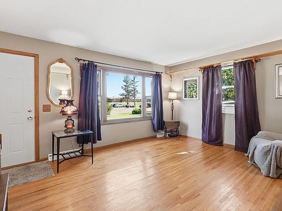 2nd image of 901 4th St