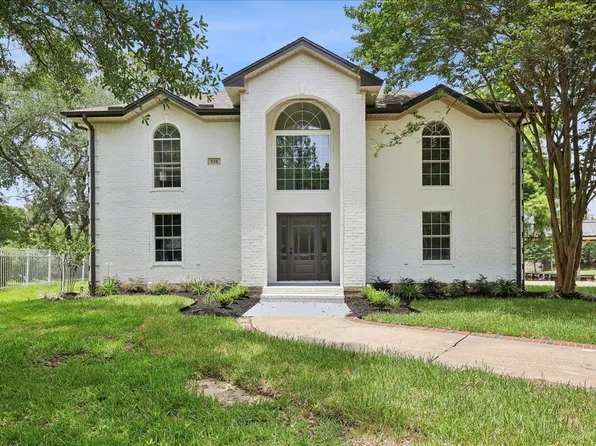 320 Farm Dr, Bridge City, TX 77611