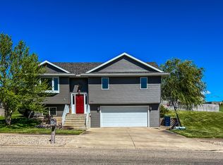 1912 Abbey Rd, Pierre, SD 57501